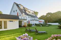 Außenansicht mit Garten